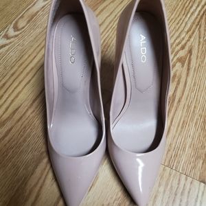 Nude pink pointed toe heels